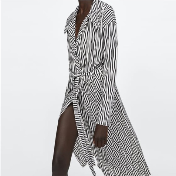 Zara black and white printed wrap dress NWT - Picture 2 of 3